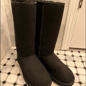 Women’s black UGG boots!
